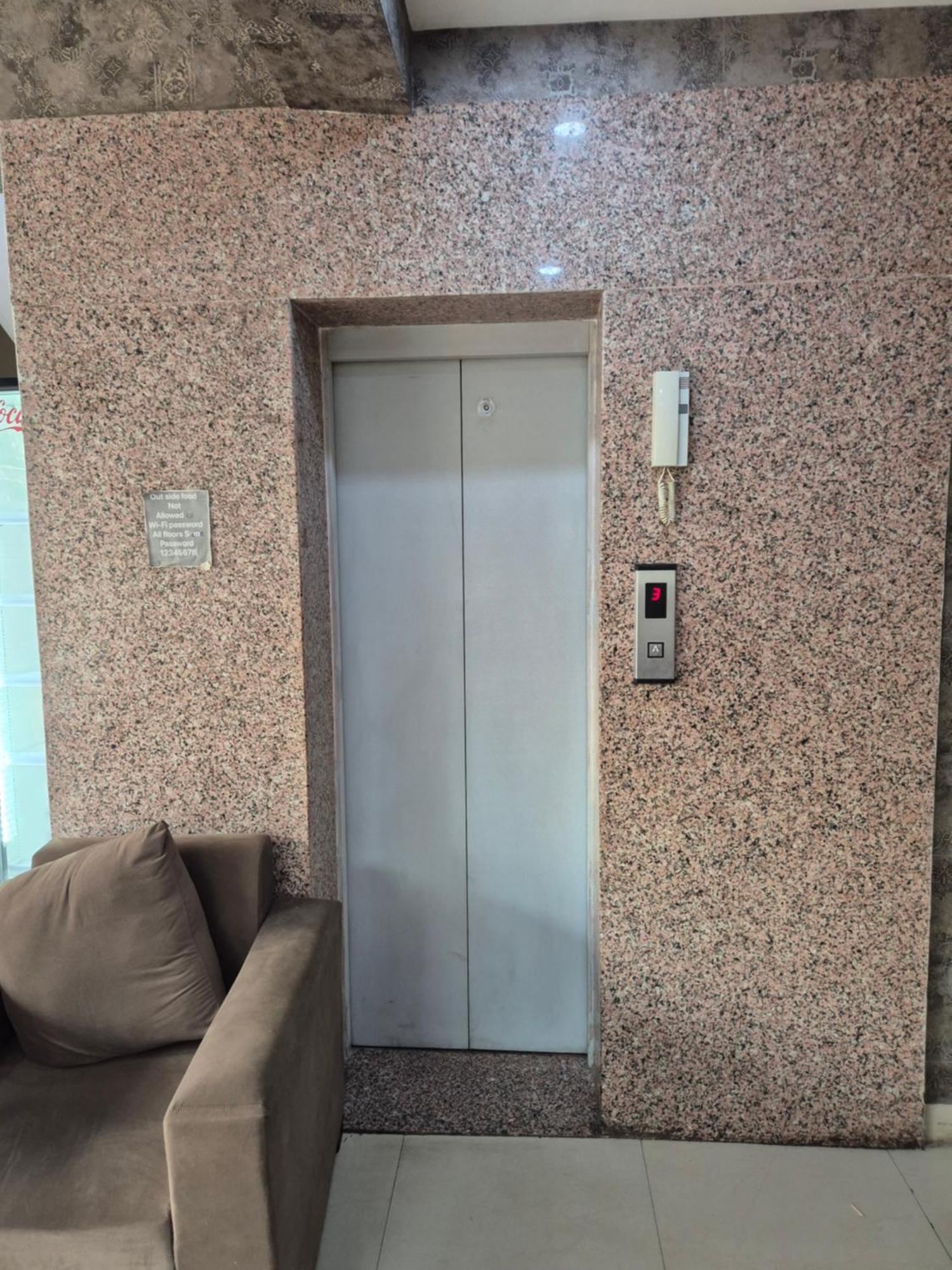 Hotel The Vertigo By Boom Rooms Noida Exteriör bild