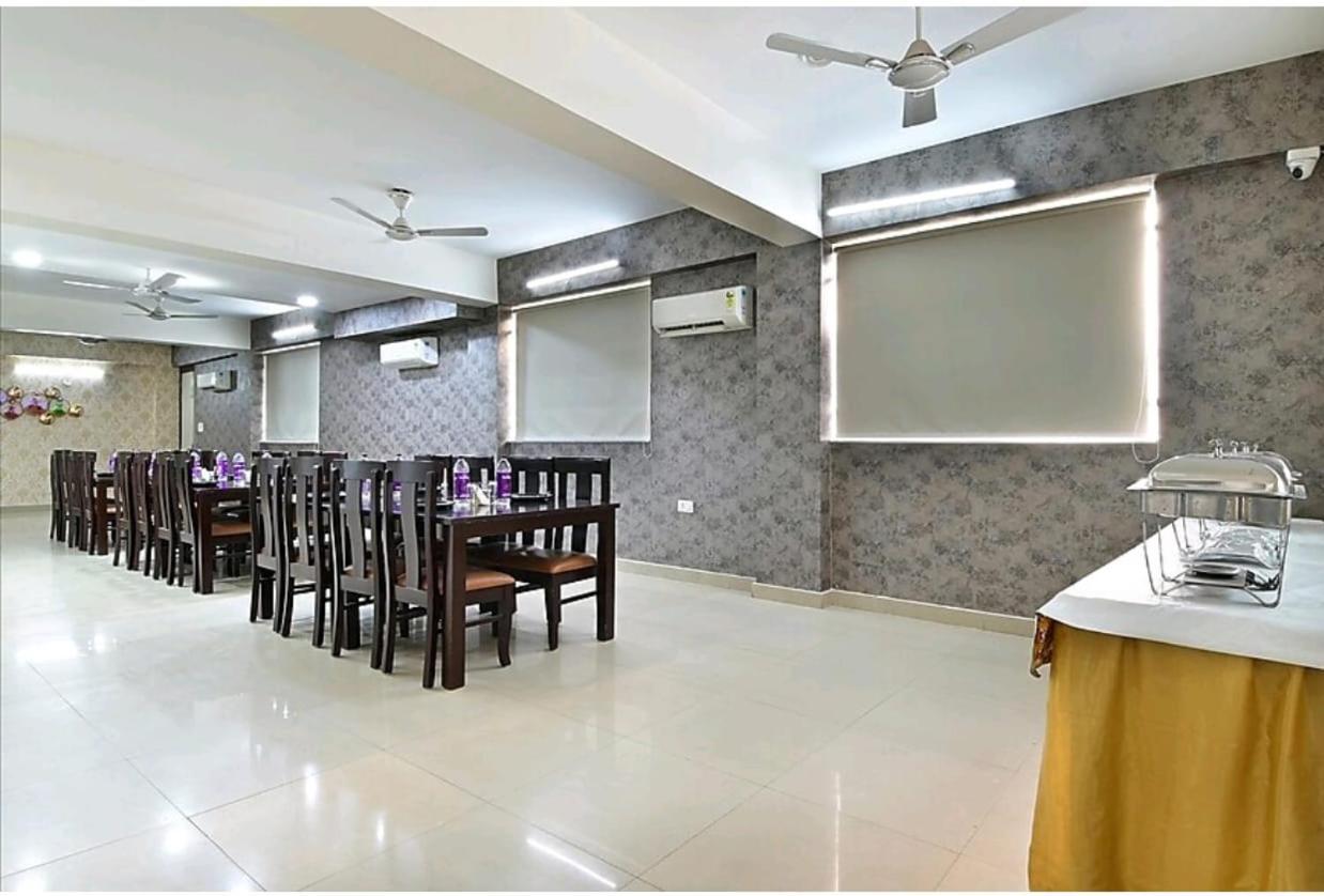 Hotel The Vertigo By Boom Rooms Noida Exteriör bild