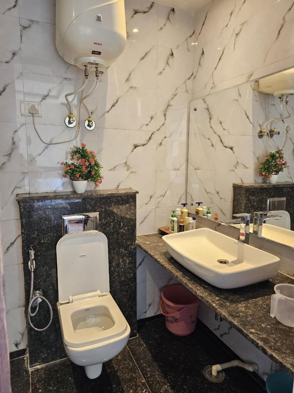 Hotel The Vertigo By Boom Rooms Noida Exteriör bild