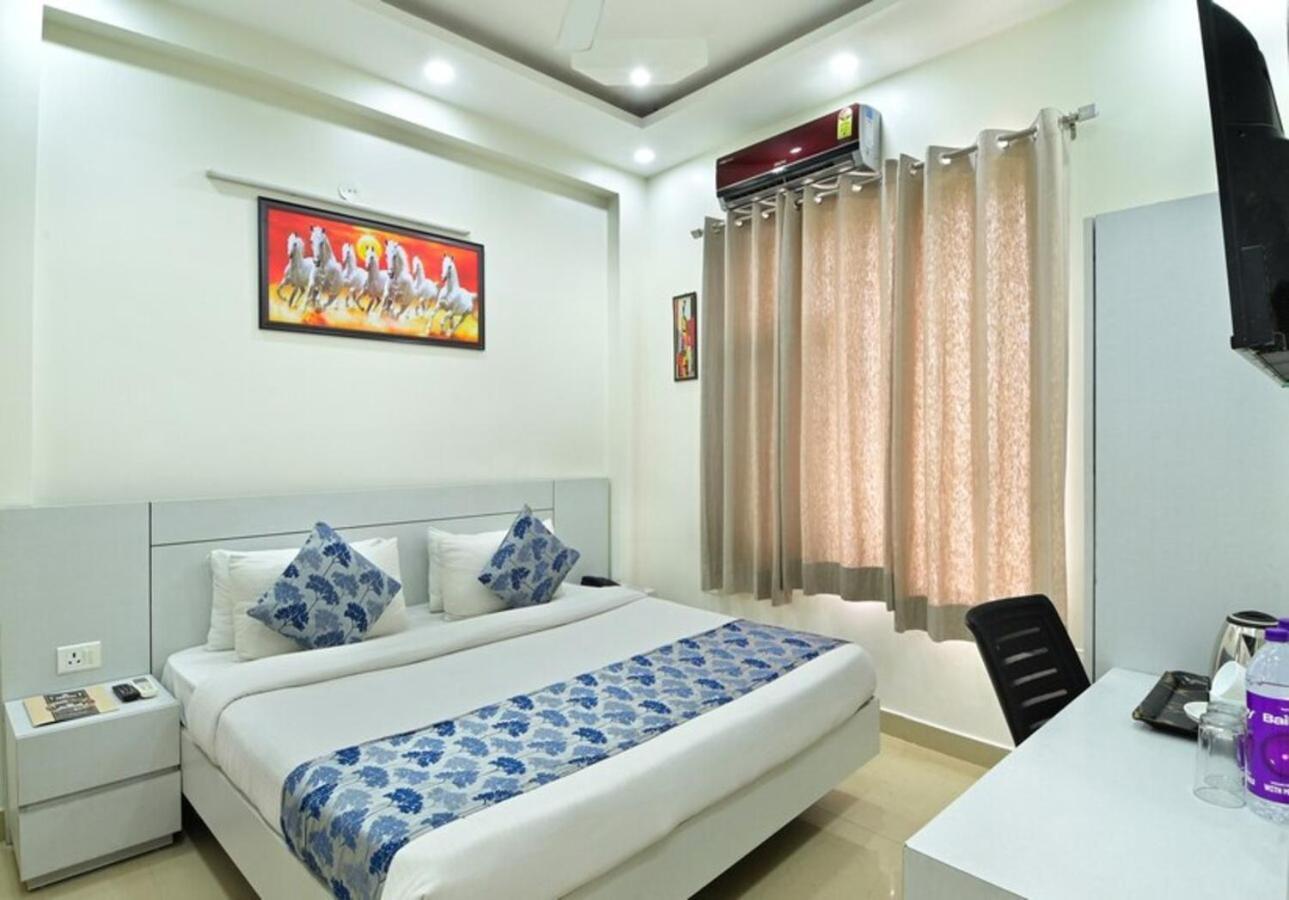 Hotel The Vertigo By Boom Rooms Noida Exteriör bild