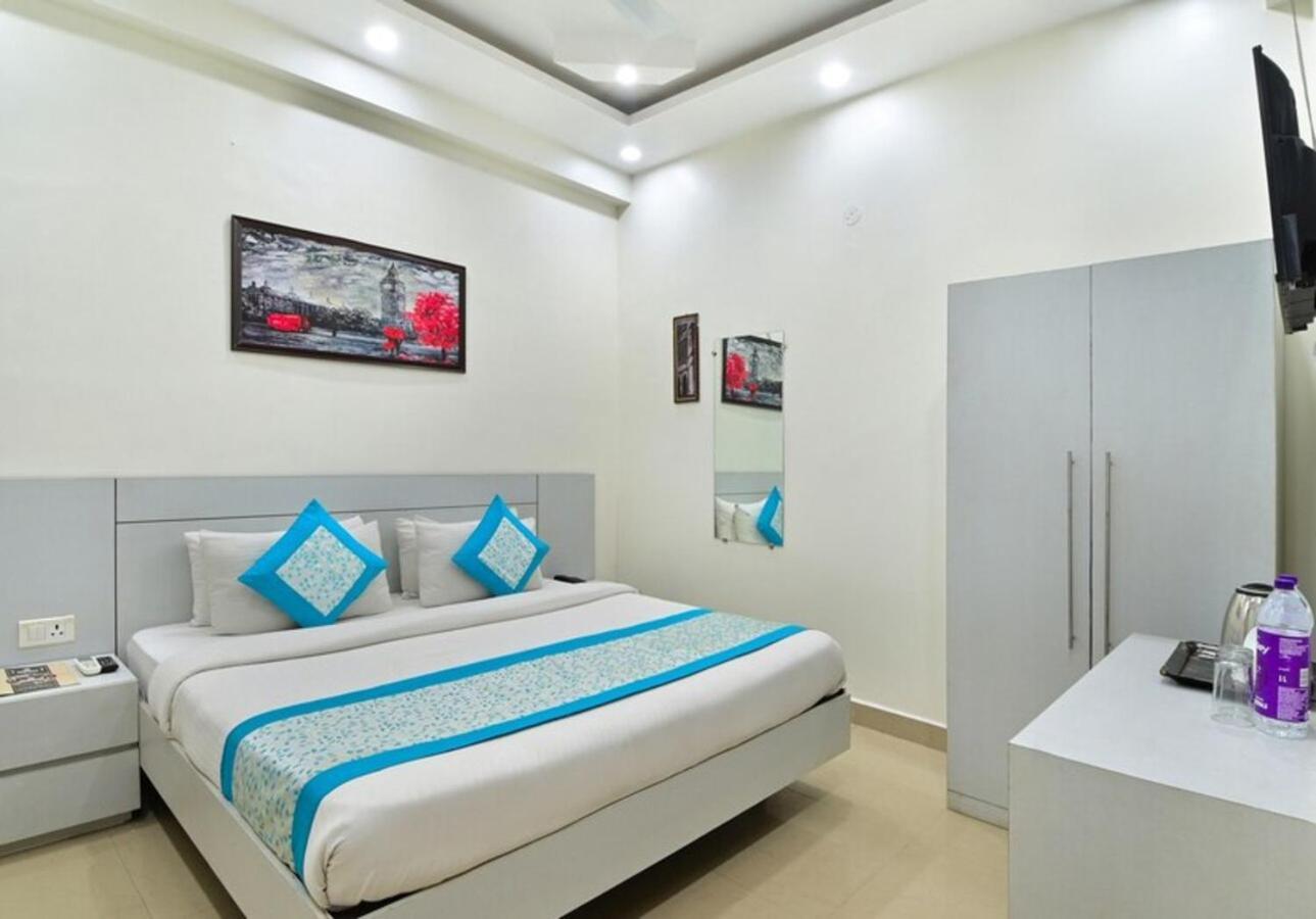 Hotel The Vertigo By Boom Rooms Noida Exteriör bild