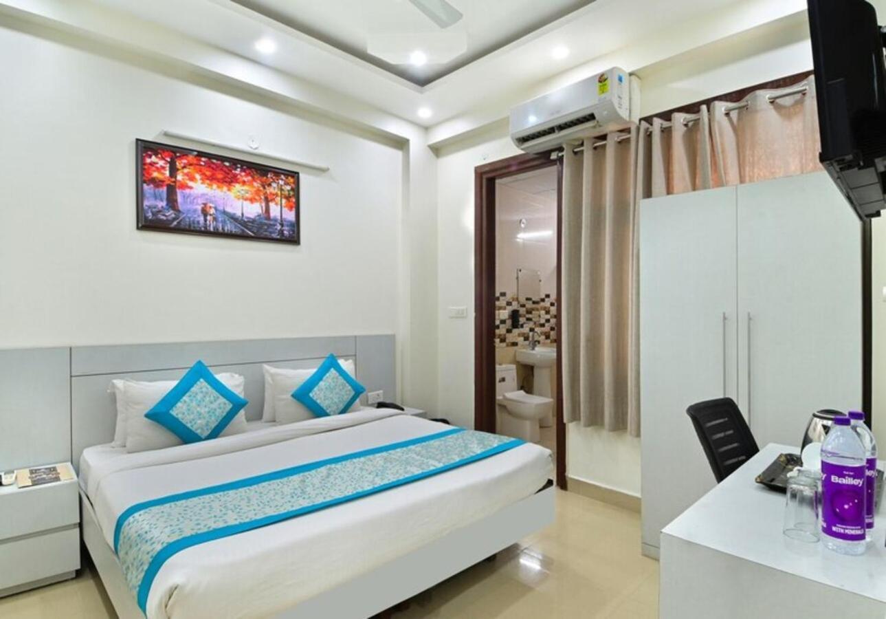 Hotel The Vertigo By Boom Rooms Noida Exteriör bild