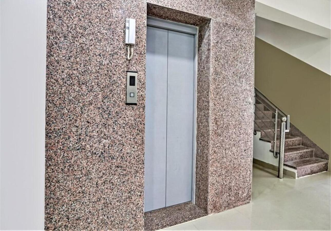 Hotel The Vertigo By Boom Rooms Noida Exteriör bild
