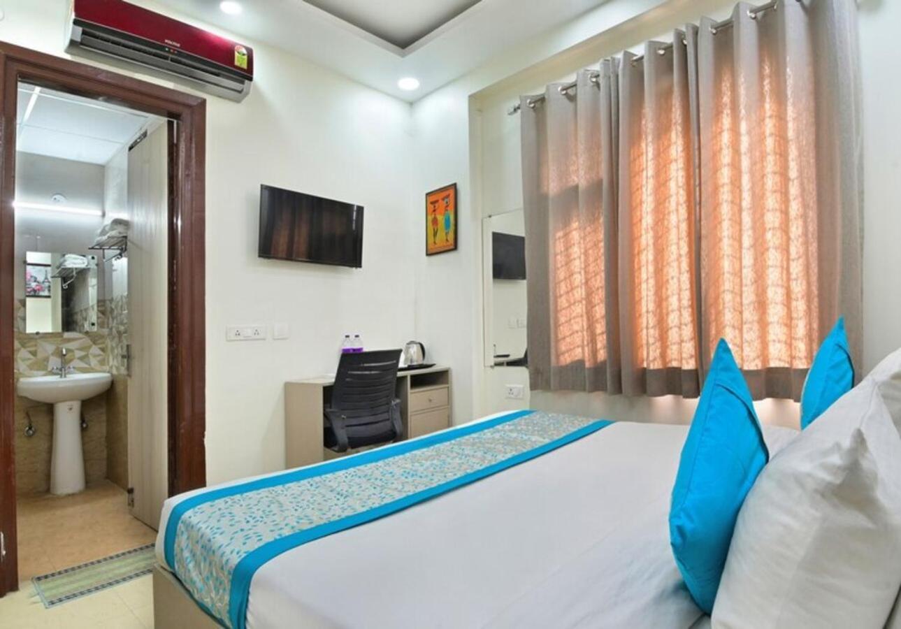 Hotel The Vertigo By Boom Rooms Noida Exteriör bild